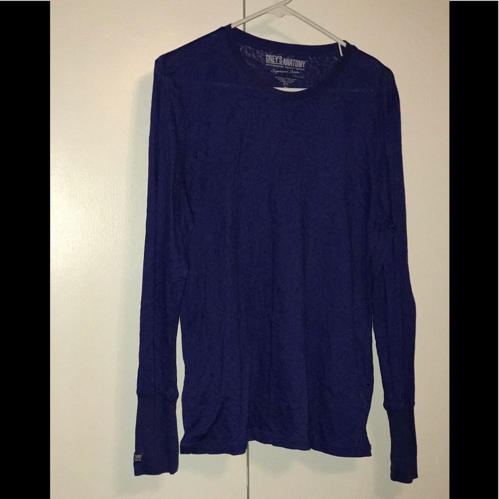 Long sleeve undershirt.